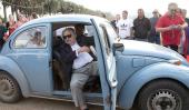 Con los pies en la tierra. Tras votar, el presidente Mujica dijo que iba a su chacra “a hacer canteros” (AP)