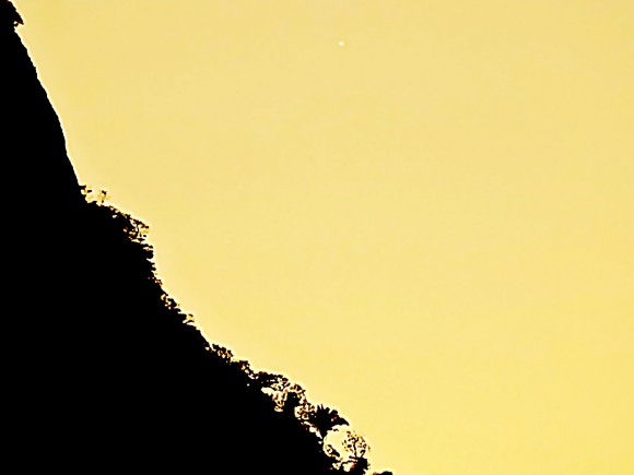 View larger.| See the little white dot of the planet Venus in the upper right of this photo? It'll be back to your evening sky in early December. Helio de Carvalho Vital captured this image on November 18, 2014 from Rio de Janeiro, Brazil. He wrote, 