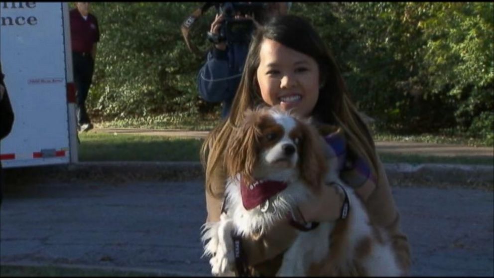 PHOTO: Nina Pham reunites with her dog Bentley, Nov. 1, 2014.
