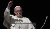 PAPA. Rezó el Ángeus desde el balcón de su despacho en el Vaticano (AP).