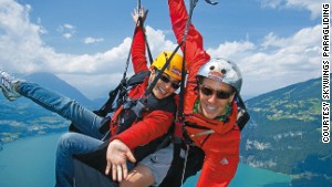 A flight over Lakes Thun and Brienz is the picture of gliding freedom.