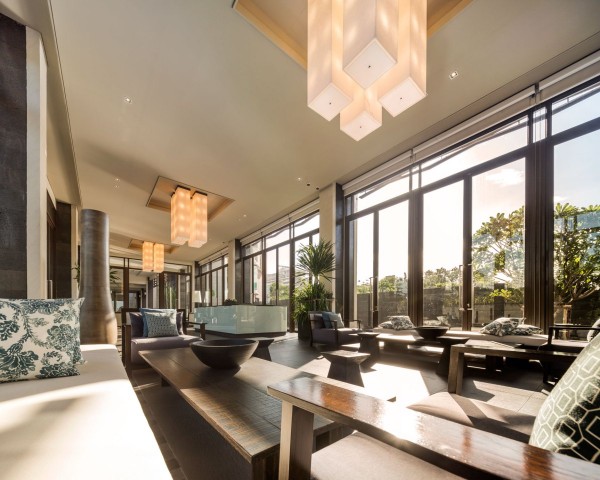 The gathering areas of the building are also modern and welcoming. These include extensive lounge areas for meeting with friends or relaxing amongst the bustle of visitors, as well as private gym facilities and luxury dining options.