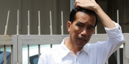 [Menghadapi Arus Balik People Power] Jokowi Galau Tingkat Dewa