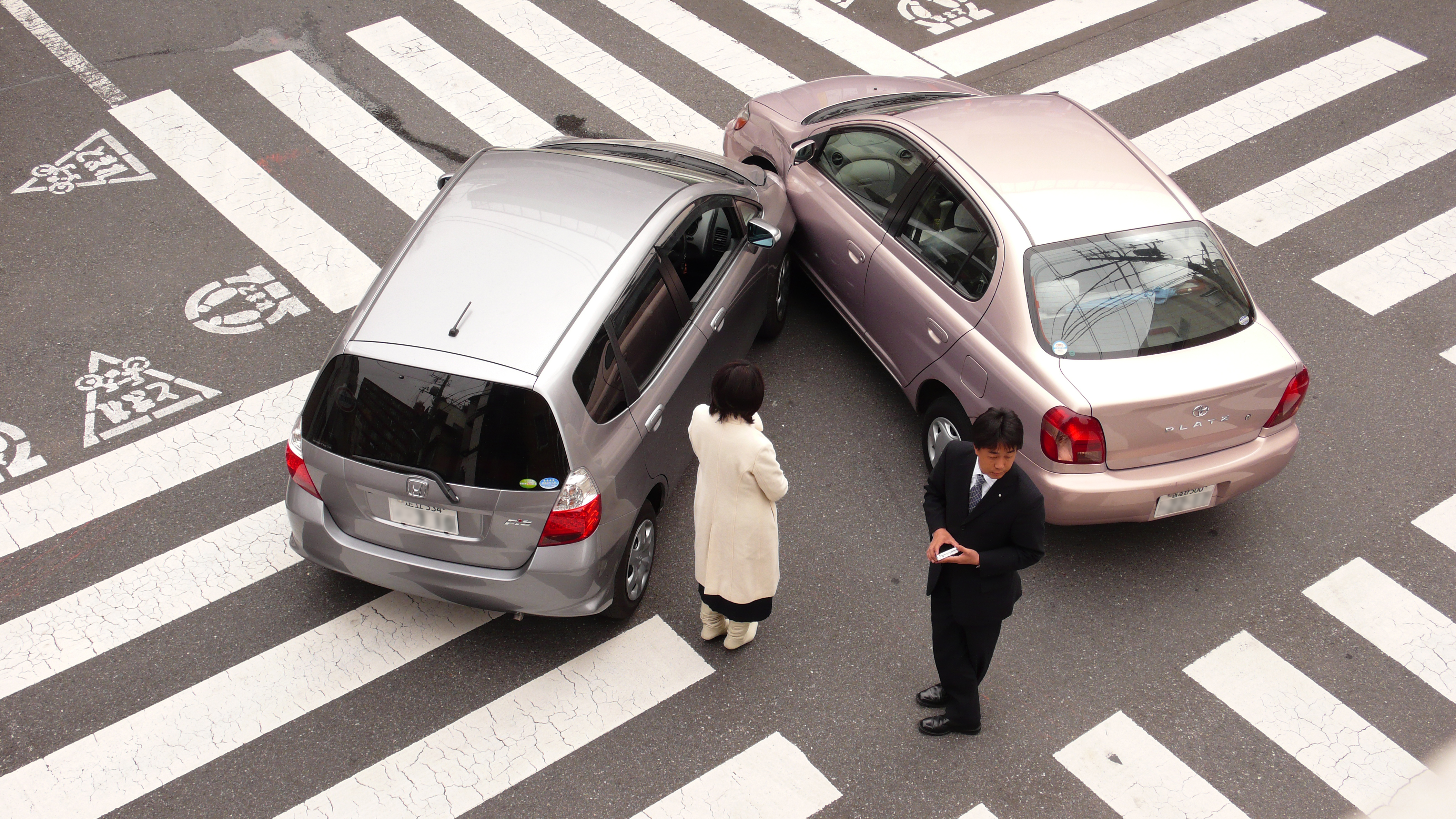 Description Japanese car accident blur.jpg