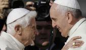 PAPA. Saludó a Benedicto XVI y habló de los ancianos (AP).