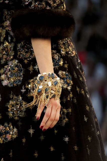 skaodi:Chanel Couture Fall 2010 details.