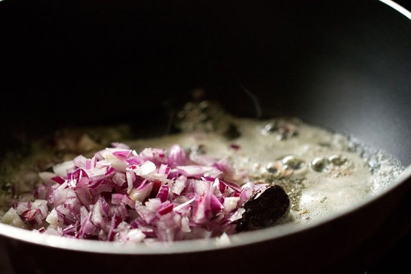 onions for dal makhani recipe