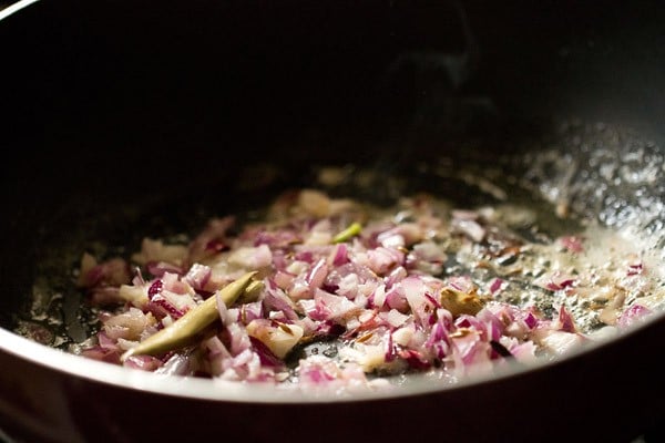 sauting onions for dal makhani recipe