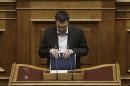 El primer ministro griego, Alexis Tsipras, pronuncia un discurso durante una sesión en el Parlamento en Atenas, Grecia. EFE/Archivo