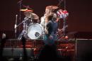 El cantante estadounidense Dave Grohl, lider de la banda Foo Fighters, en un concierto en el estadio de Morumbi, en la ciudad de Sao Paulo (Brasil). EFE/Archivo