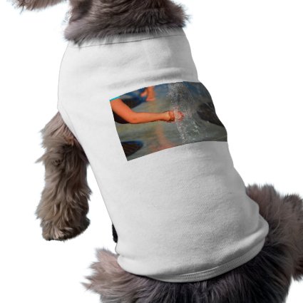 kid hands in water fountain dog t-shirt