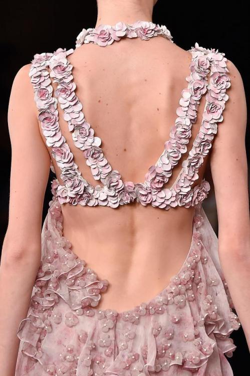 skaodi:Details from Alexander McQueen Spring 2015. Paris Fashion...