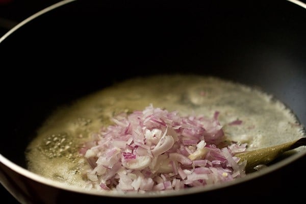 onions for paneer lababdar recipe
