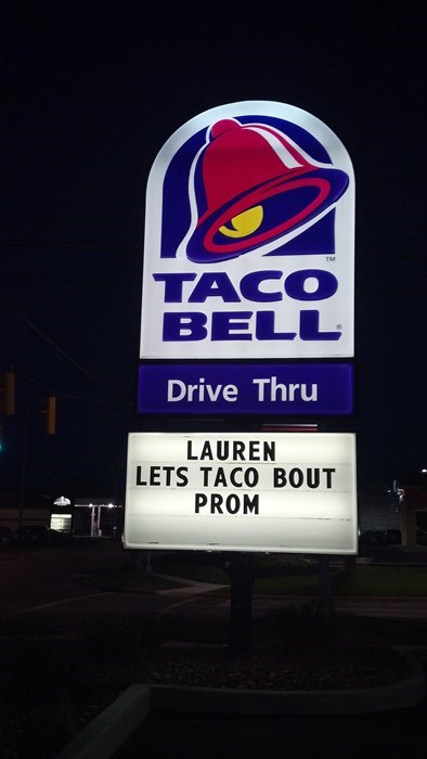 funny-prom-proposal-taco-pun