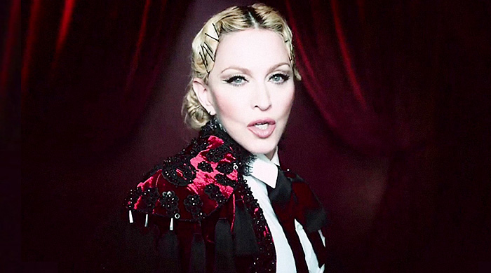 Мадонна выбрала наряд Ulyana Sergeenko Couture для своего нового клипа