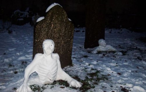 epic-win-pics-snowman-graveyard-zombie