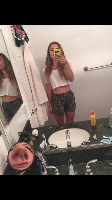 funny-selfie-pic-fail-mirror