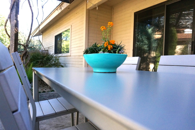 Turquoise planter enlivens an an outdoor seating area