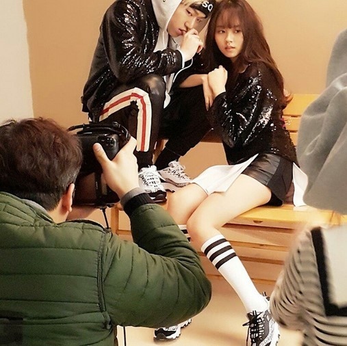 Block B ジコ＆キム・ソヒョン、グラビア撮影中に密着ポーズ…スラリとした長い脚に視線集中