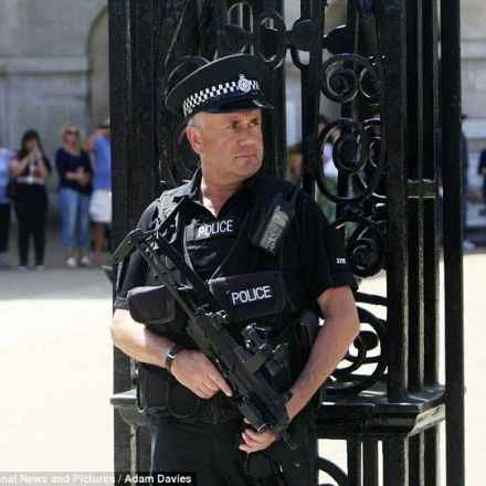 Off-duty police told not to wear uniforms in wake of terror attacks