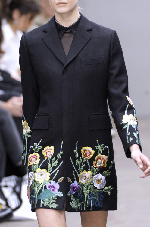 Christopher Kane F/W 2010(details) March 20, 2015 at 04:00PM