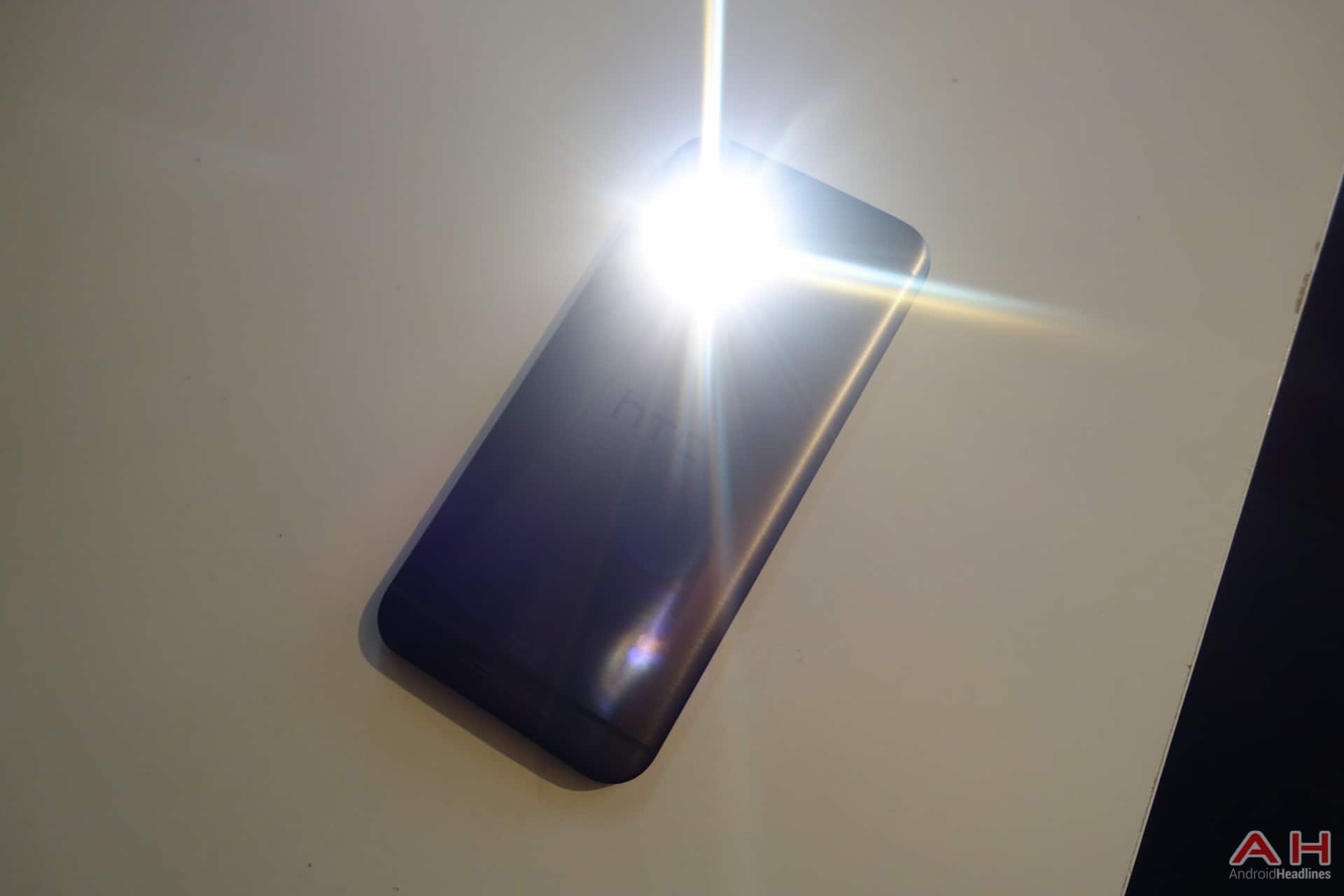 HTC-One-M9-Flashlight-AH-1