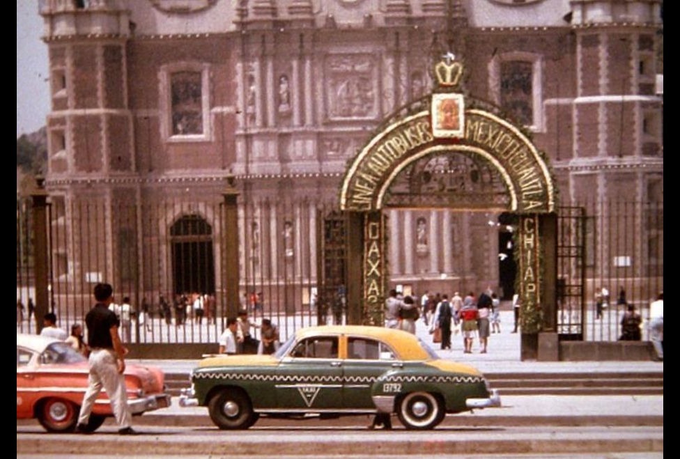 "cotorras". Así se le llamaban a los taxis de este diseño y color en 1960