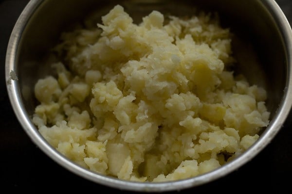 peel potatoes to make aloo tikki frankie