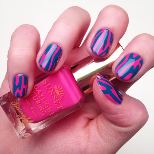 Loving the NEW SUNSET DAYLIGHT CURING Nail Paints by BARRY M!Pro...