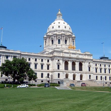 Minnesota House passes lower minimum wage for tip workers