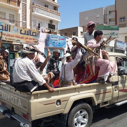 Forces loyal to Yemeni president retake Aden airport