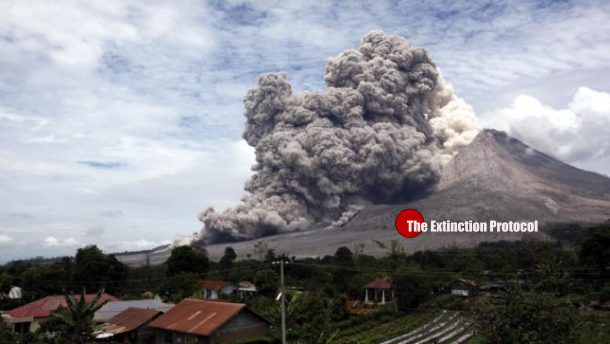 Indonesian Volcano erupting 5