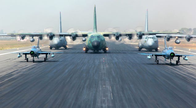Cool picture of five airplanes taking off feels like a computer render