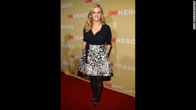 Singer Trisha Yearwood will be performing the title track from her new album, "PrizeFighter."