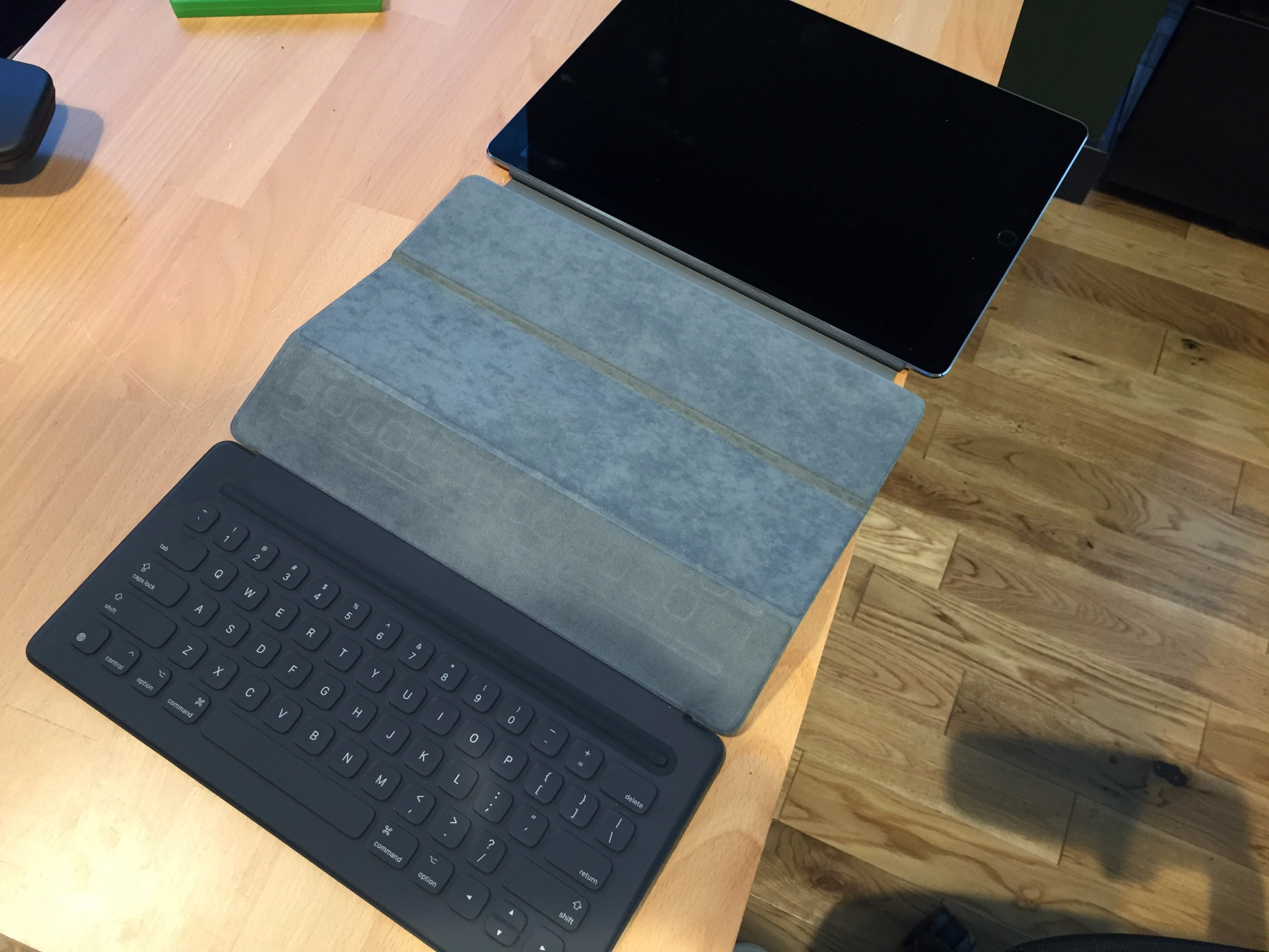 ipad pro smart keyboard case folded out