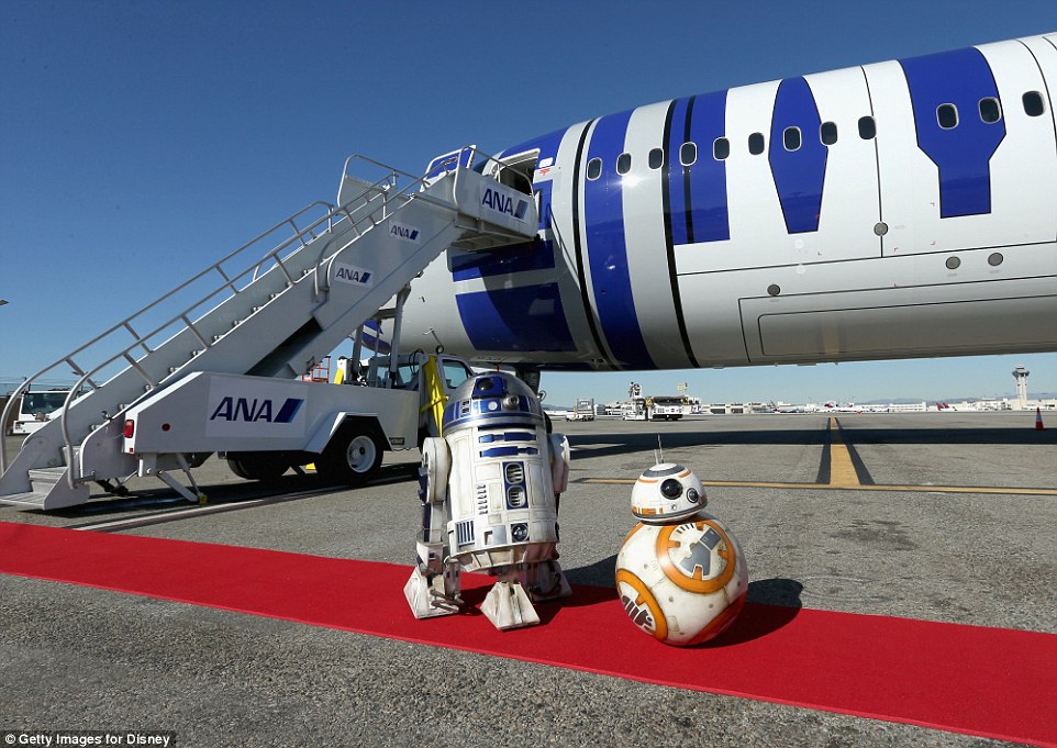 Robots rule! R2-D2 and BB-8 lead the red carpet arrivals