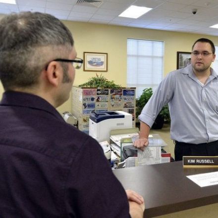 Kentucky clerk continues to deny same-sex couples marriage licenses