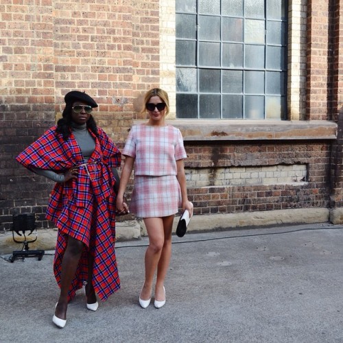 GINGHAM CHICAS | @susannutesi and @bec_quinn91 at #MBFWA...
