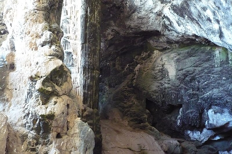 Αρχείο:Antiparos-cave.jpg