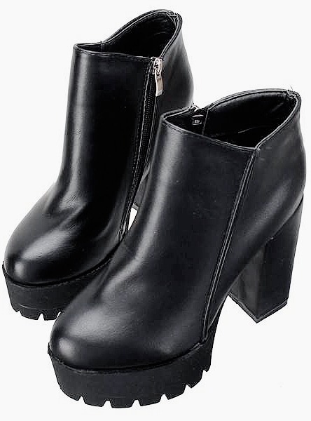MUST-HAVE BLACK CHUNKY HEEL BOOTS