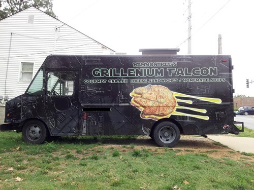 geeky-star-wars-millenium-falcon-food-truck-the-kessel-run-was-never-so-delicious