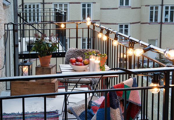 cozy-balcony-lighting-ideas