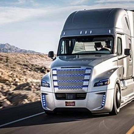 Autonomous trucks: Daimler seeks licence for road tests
