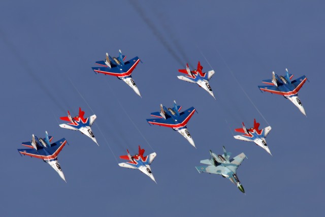 The Russkiye Vityazi and the Strizhi, flying Su-27s and MiG-29s, perform at MAKS 2013. Photo: Aviasalon JSC 