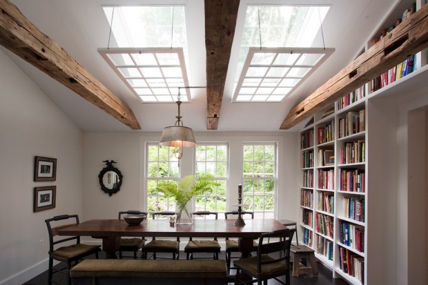 rustic-dining-room skylight