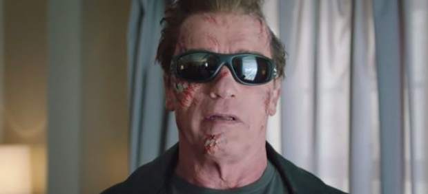 Arnold Schwarzenegger aterroriza a los fans disfrazado de Cyborg