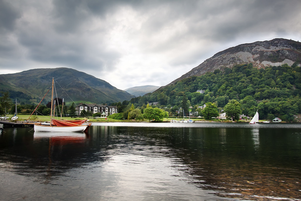 'A Fine Day for a Sail', England, The Lake District, Ullswater, Glenridding, Inn On The Lake
