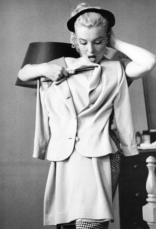 missmonroes: Marilyn Monroe photographed by Jock Carroll, 1952