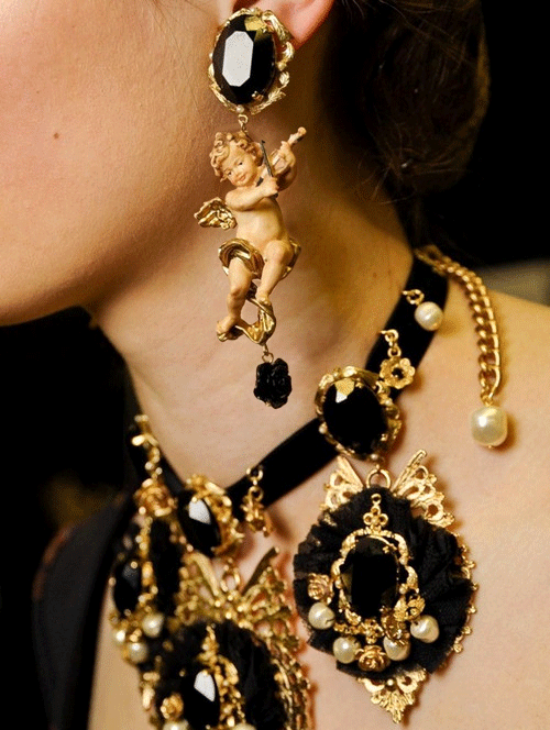 runwayxmodels: Dolce & Gabbana Fall 2012 details 