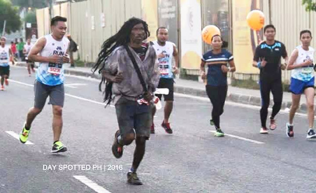 This racer dressed as a beggar in a marathon. The reason will inspire you!
